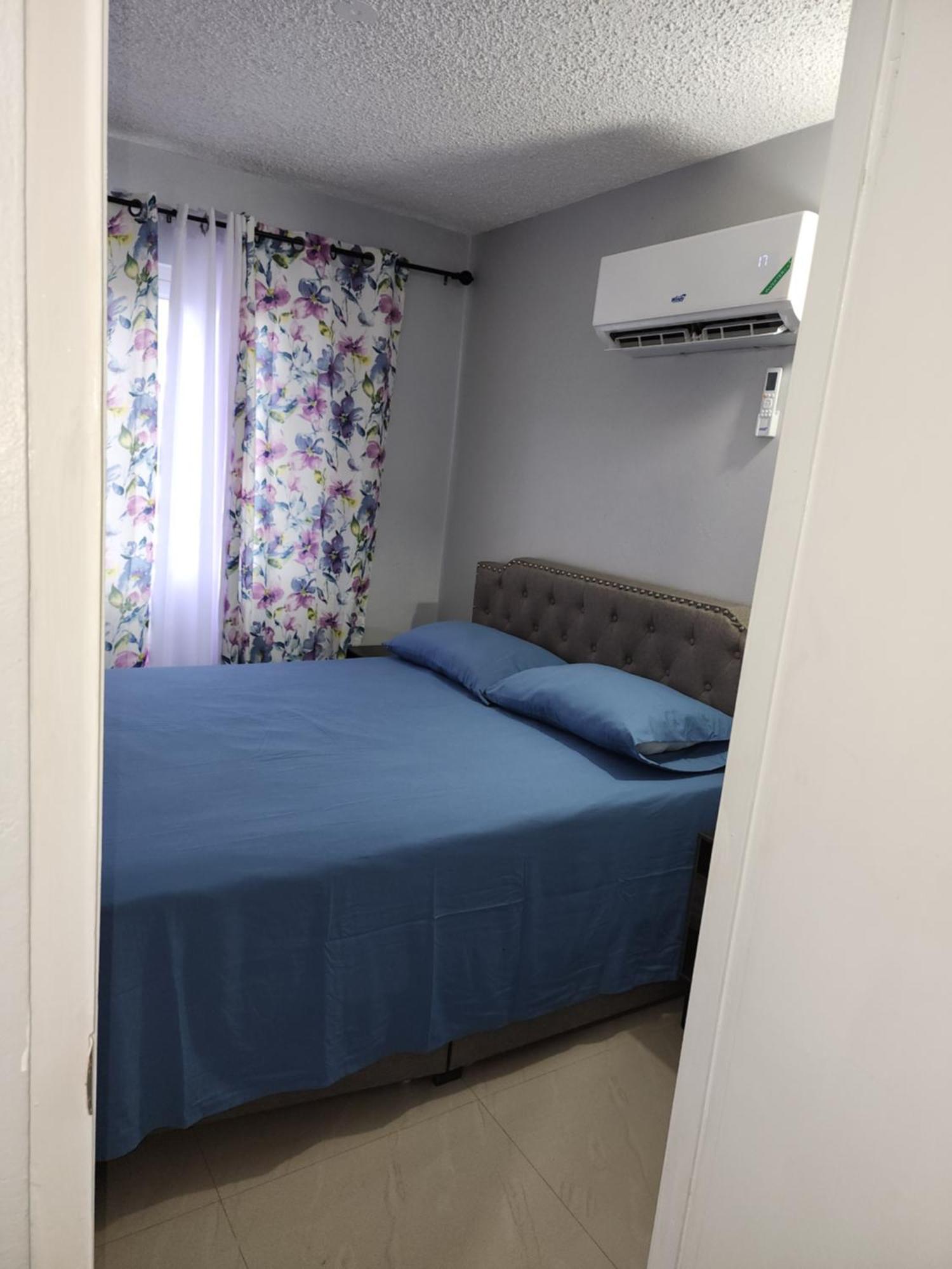 Comfy And Cozy Apartment Kingston Luaran gambar