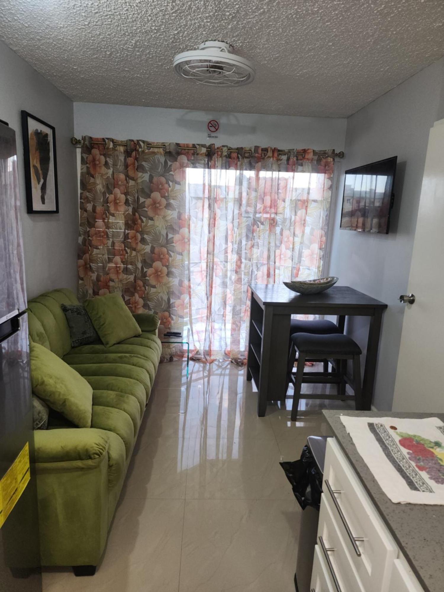 Comfy And Cozy Apartment Kingston Luaran gambar